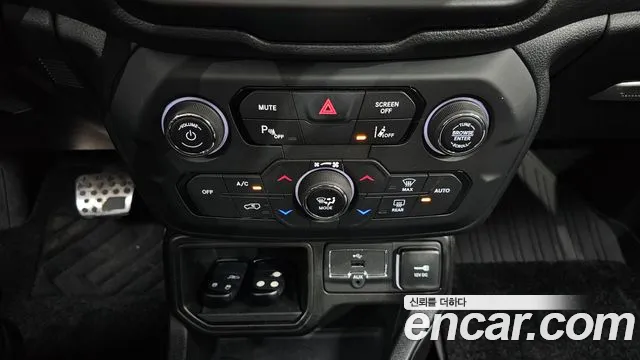 Jeep Renegade — Фото автомобиля 27