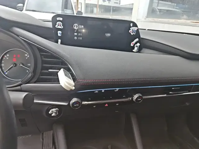 Mazda Axela — Фото автомобиля 12