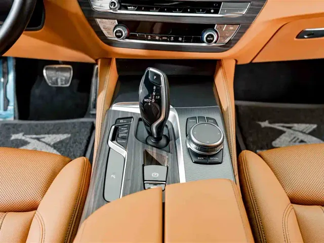 BMW 5 Series — Фото автомобиля 12
