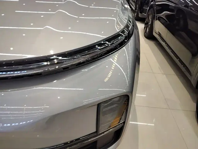 Li Auto L9 — Фото автомобиля 23