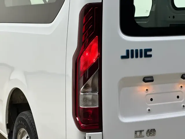 JMC E-Fushun — Фото автомобиля 9