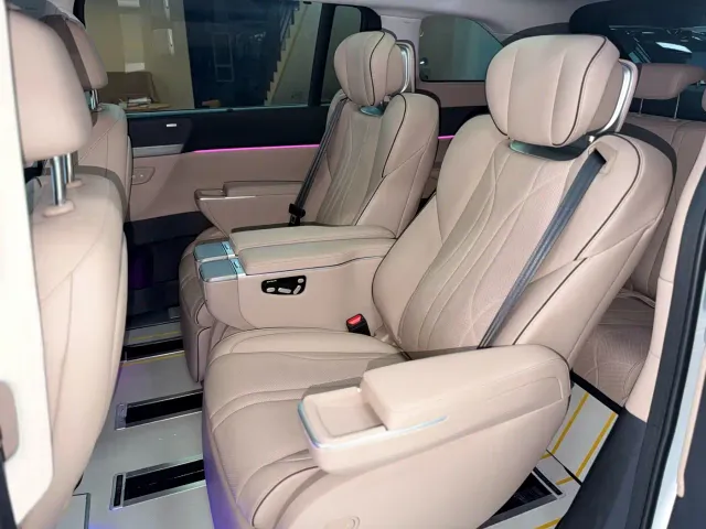 Xpeng X9 — Фото автомобиля 7