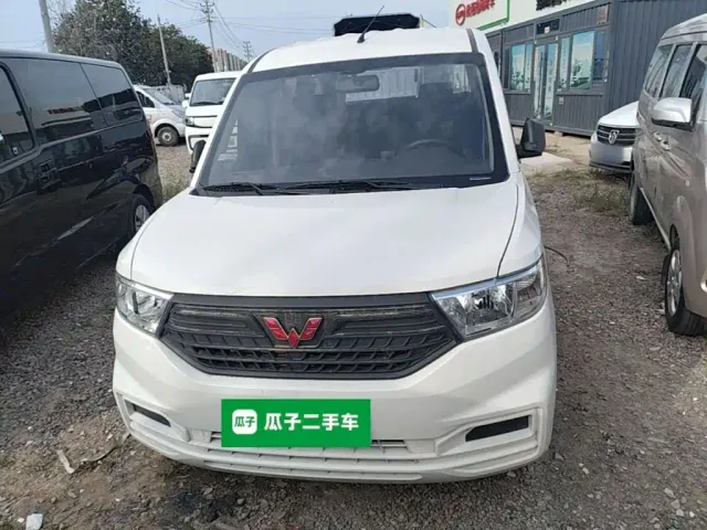 Wuling Hongguang V — Фото автомобиля 2