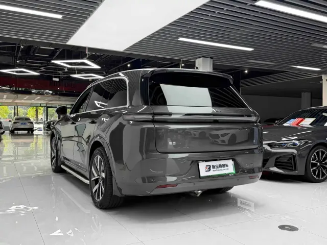 Li Auto L8 — Фото автомобиля 16