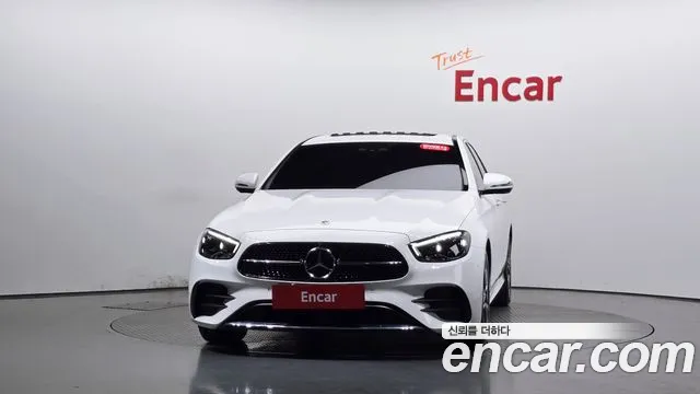 Mercedes-Benz E-Class — Фото автомобиля 3
