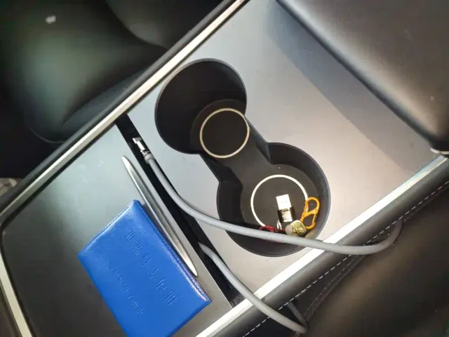 Tesla Model Y — Фото автомобиля 11