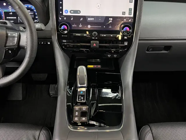 Toyota Vellfire — Фото автомобиля 16