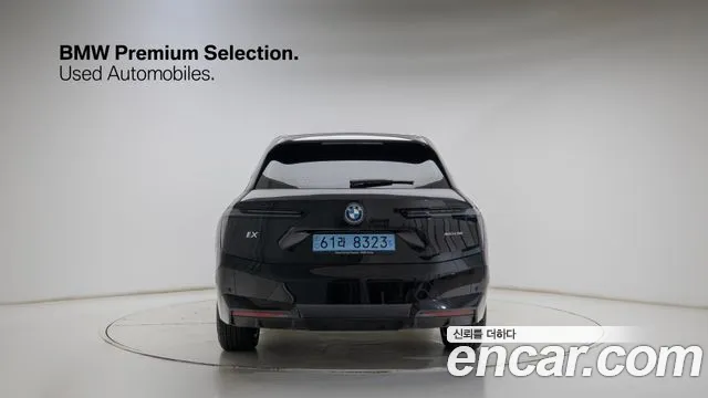 BMW iX — Фото автомобиля 4