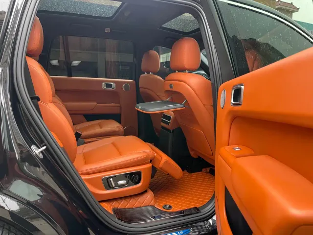 Li Auto L9 — Фото автомобиля 10
