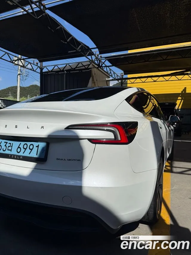 Tesla Model 3 — Фото автомобиля 4