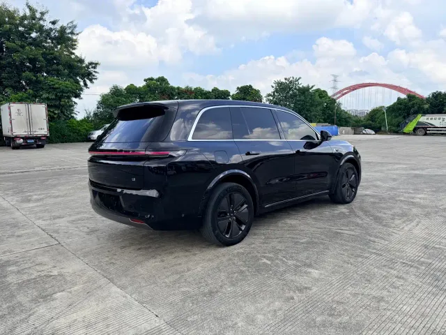 Li Auto L8 — Фото автомобиля 7