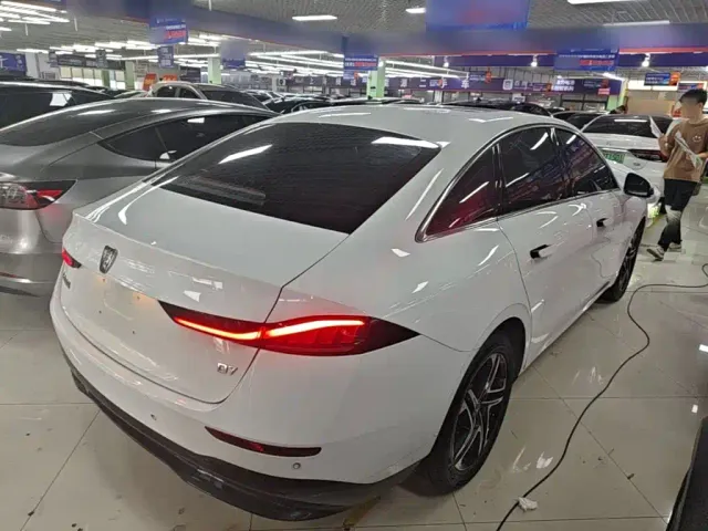 Roewe D7 — Фото автомобиля 6
