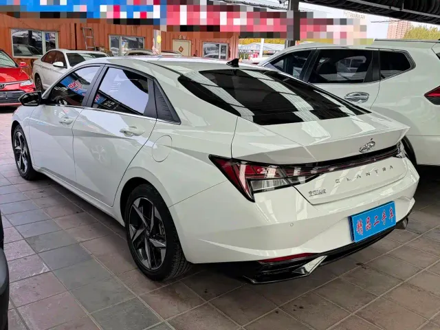 Hyundai Elantra — Фото автомобиля 4