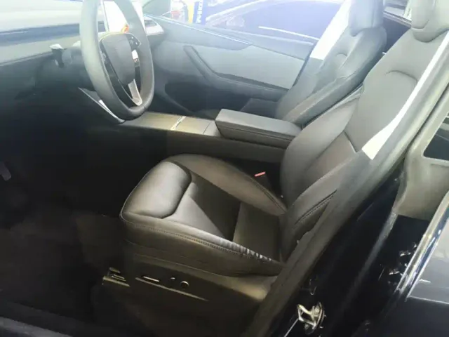 Tesla Model Y — Фото автомобиля 14