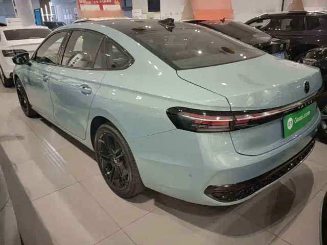 Volkswagen Passat — Фото автомобиля 4