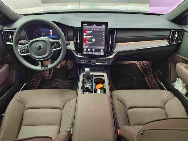 Volvo S90 — Фото автомобиля 12