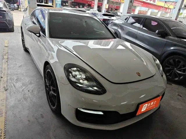 Porsche Panamera — Фото автомобиля 2