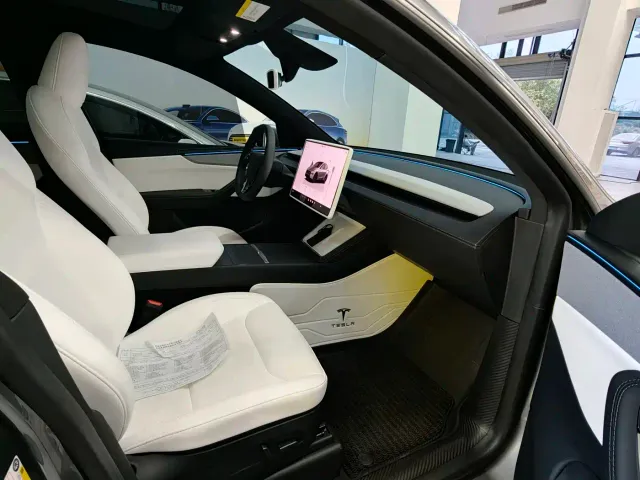 Tesla Model Y — Фото автомобиля 5