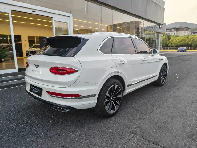 Bentley Bentayga — Фото автомобиля 5