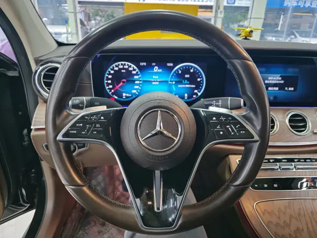 Mercedes-Benz E-Class — Фото автомобиля 9
