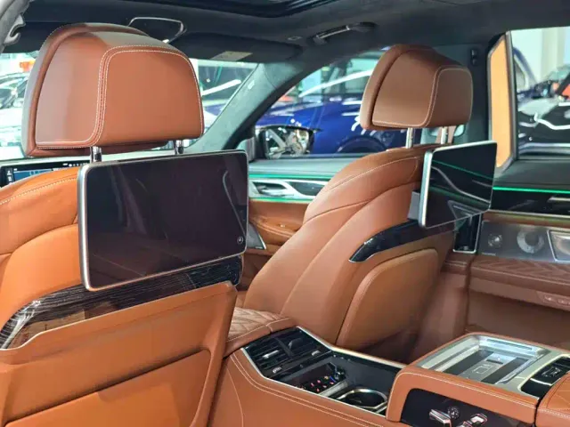 BMW 7 Series — Фото автомобиля 27