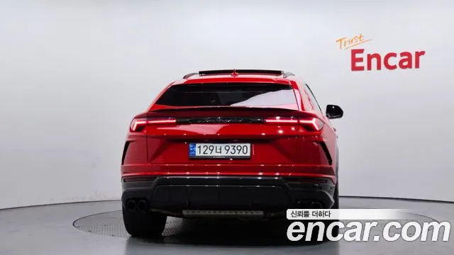 Lamborghini Urus — Фото автомобиля 4