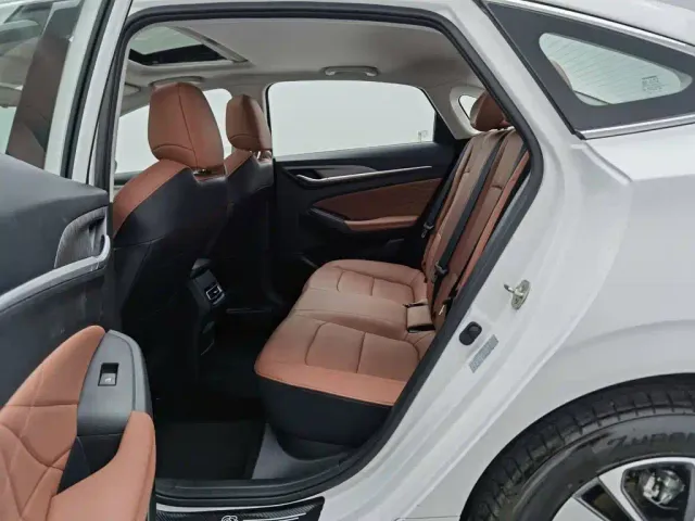 Changan Eado — Фото автомобиля 15