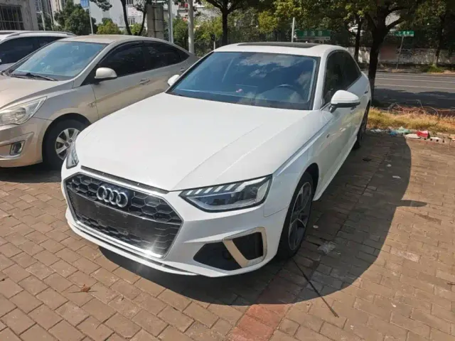 Фотография автомобиля — Audi A4L