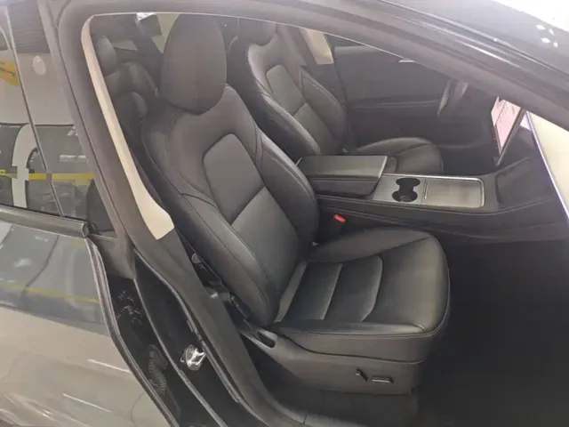 Tesla Model Y — Фото автомобиля 24