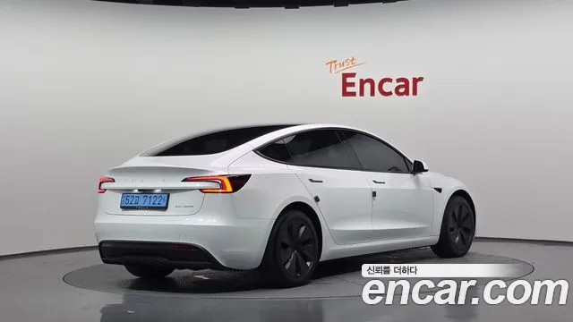 Фотография автомобиля — Tesla Model 3