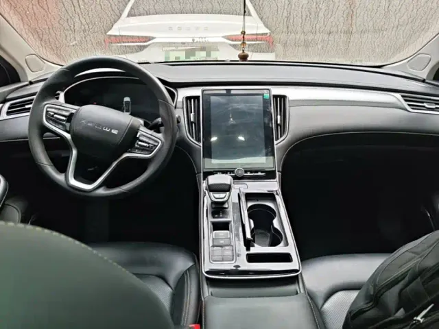 Roewe i6 MAX EV — Фото автомобиля 9