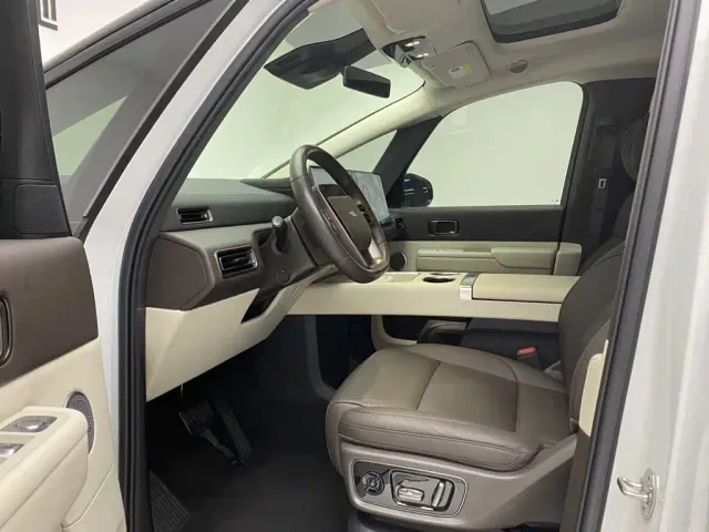 Li Auto MEGA — Фото автомобиля 17
