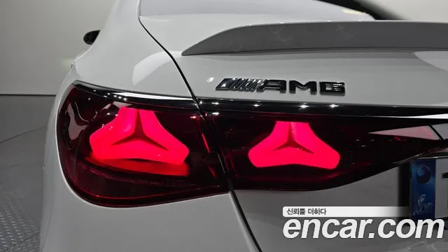 Mercedes-Benz E-Class — Фото автомобиля 22