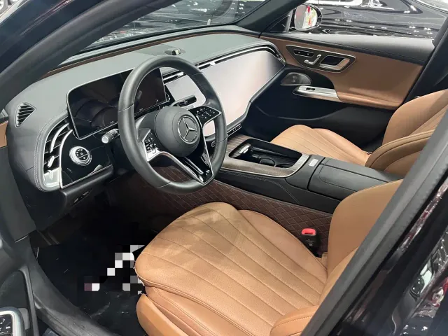 Mercedes-Benz E-Class — Фото автомобиля 4