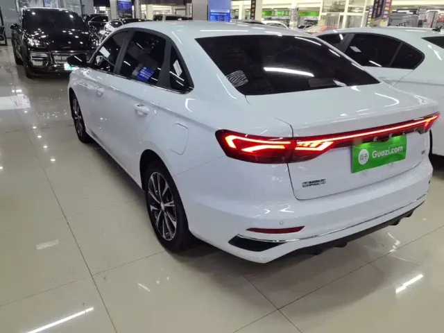 Geely Emgrand — Фото автомобиля 4