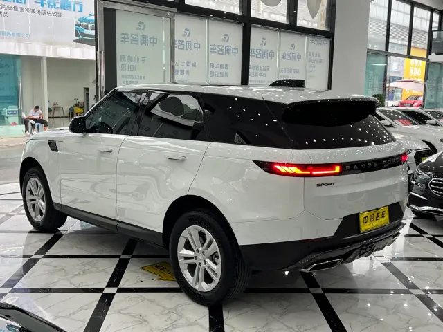 Land Rover Range Rover Sport — Фото автомобиля 15