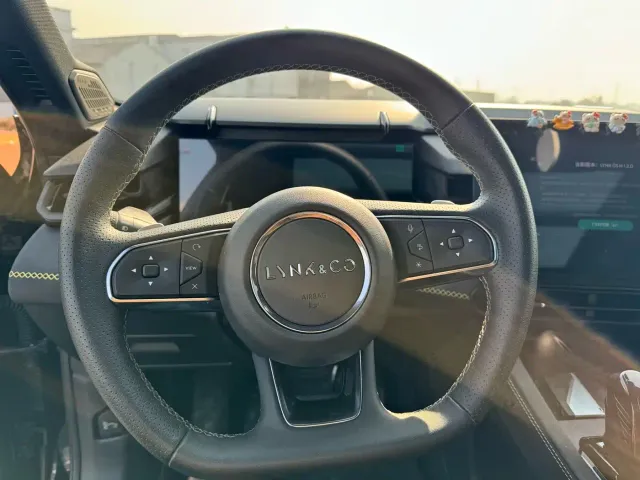 Lynk & Co 03 — Фото автомобиля 5