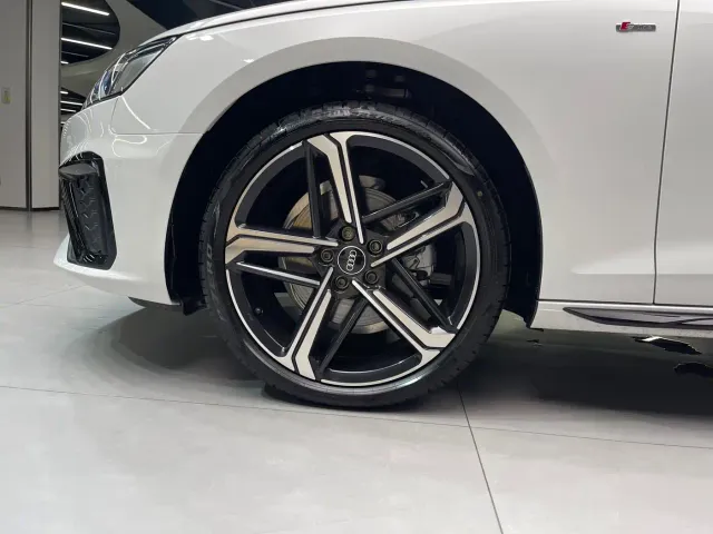 Audi A4L — Фото автомобиля 8