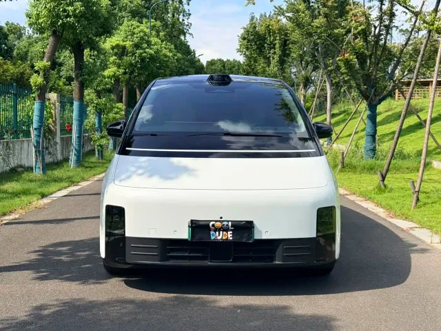 Li Auto MEGA — Фото автомобиля 2