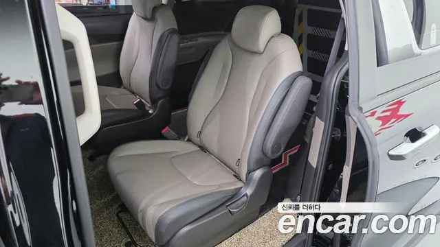 Kia Carnival — Фото автомобиля 11