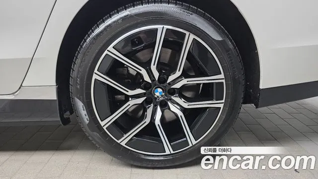 BMW i7 G70 — Фото автомобиля 6