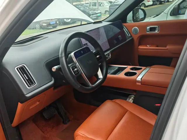Li Auto L8 — Фото автомобиля 6