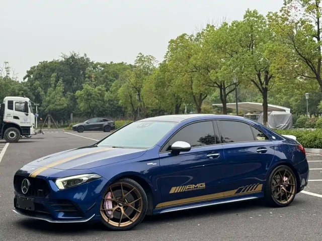 Фотография автомобиля — Mercedes-Benz A-Class AMG