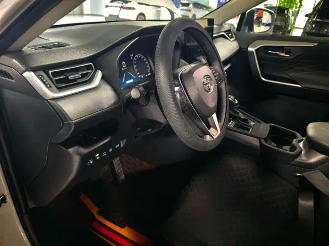 Toyota RAV4 — Фото автомобиля 7