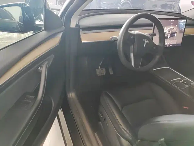 Tesla Model Y — Фото автомобиля 15