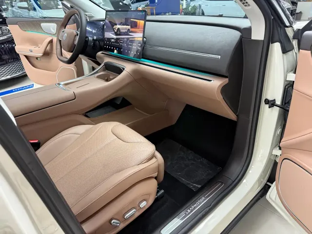 Leapmotor C11 — Фото автомобиля 11