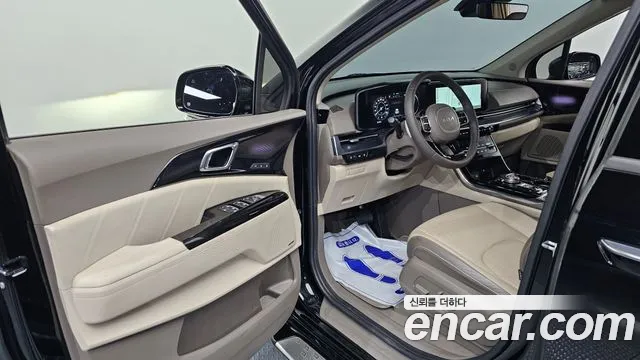 Kia Carnival Generation 4 — Фото автомобиля 10