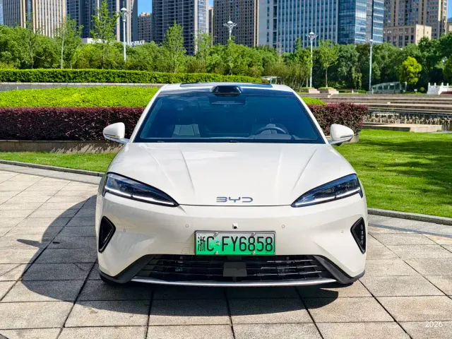 BYD Seal 07 DM-i — Фото автомобиля 2