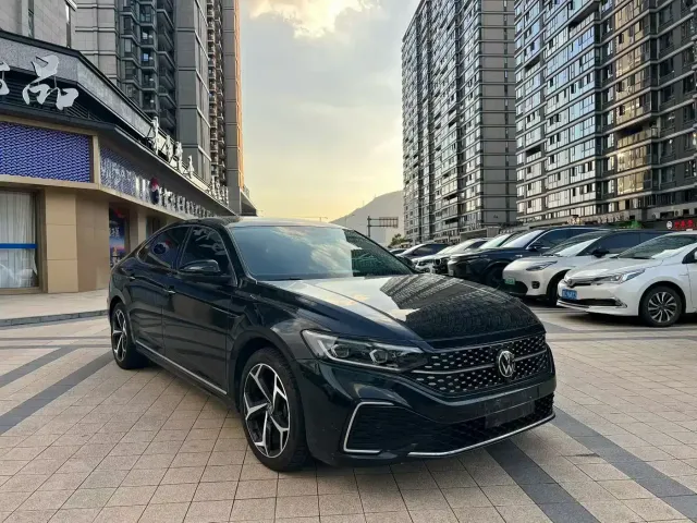 Volkswagen Passat 2023 330TSI Starlight Luxury Edition — Фото автомобиля 3