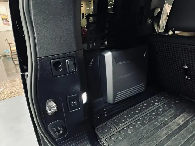Land Rover Defender — Фото автомобиля 16